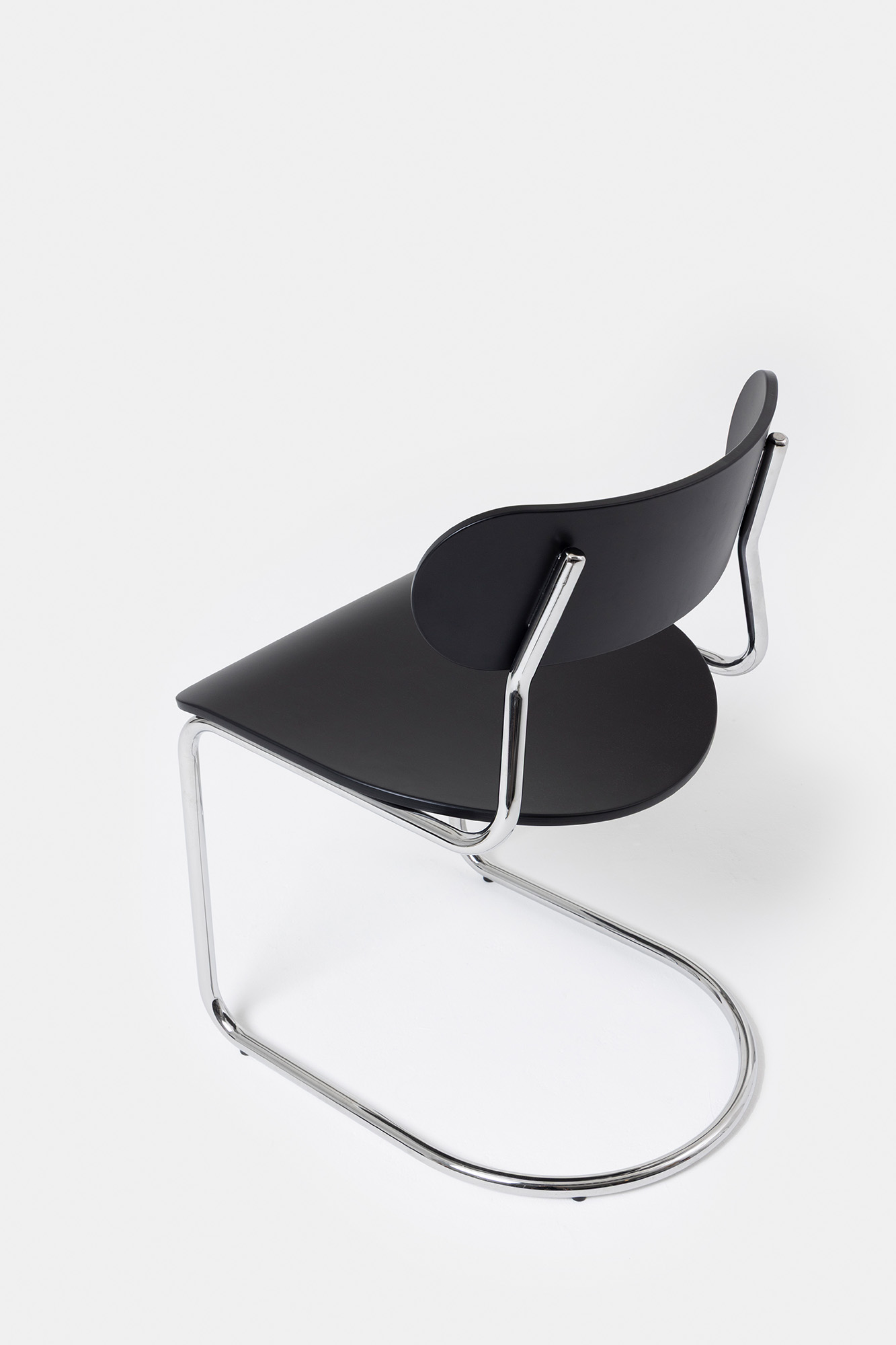 Archer portrait_0005_Archer cantilever chair by Magnus Long for SCP_Chrome frame, black stained beech veneer seat_detail